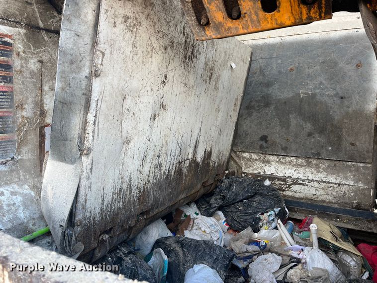 image for item MW9449 2007 Mack LE613 refuse truck