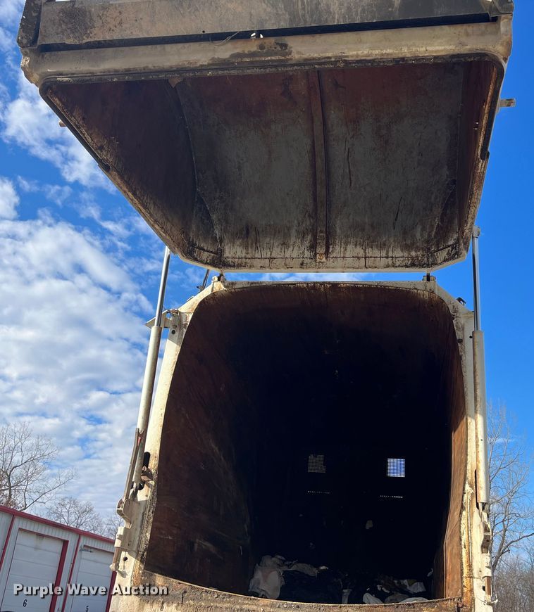 image for item MW9449 2007 Mack LE613 refuse truck