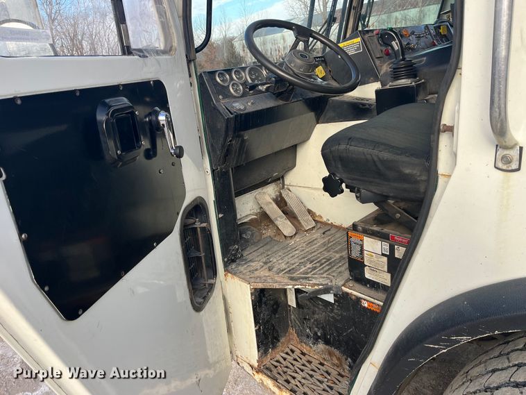 image for item MW9449 2007 Mack LE613 refuse truck