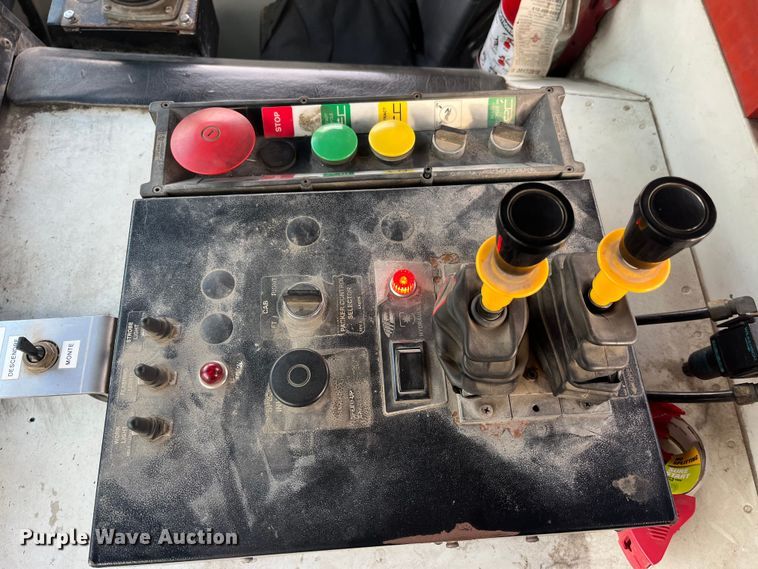 image for item MW9449 2007 Mack LE613 refuse truck