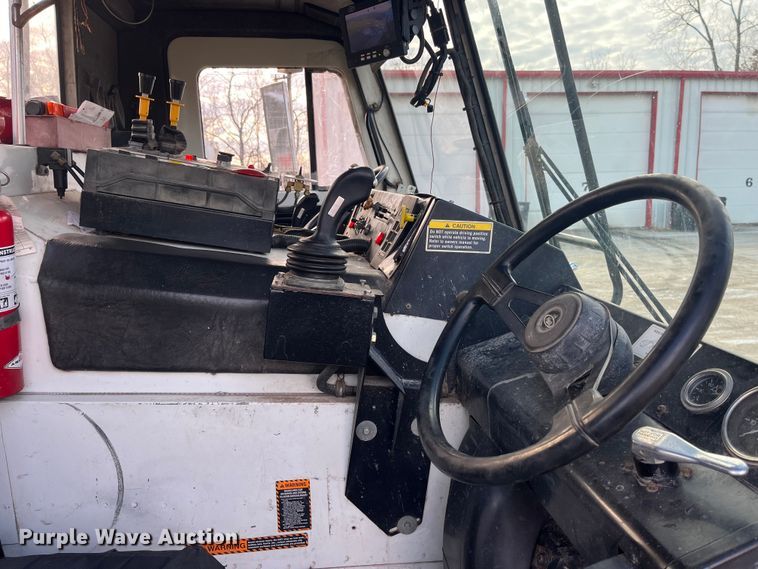 image for item MW9449 2007 Mack LE613 refuse truck