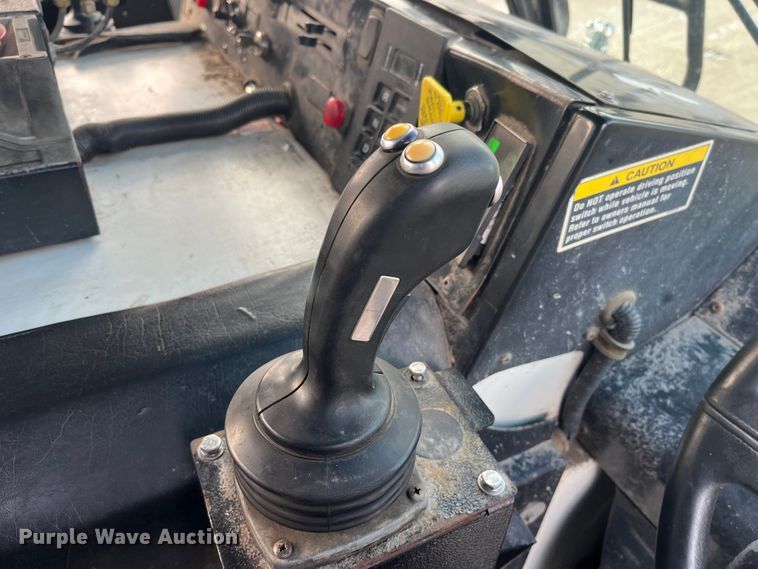 image for item MW9449 2007 Mack LE613 refuse truck