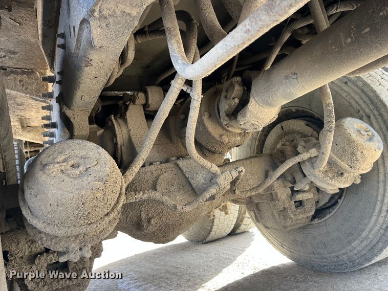 image for item MW9449 2007 Mack LE613 refuse truck