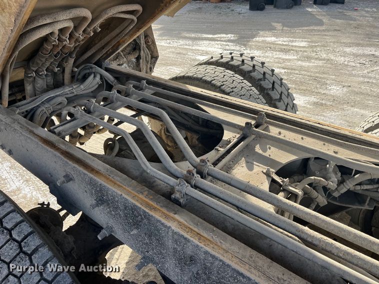 image for item MW9449 2007 Mack LE613 refuse truck