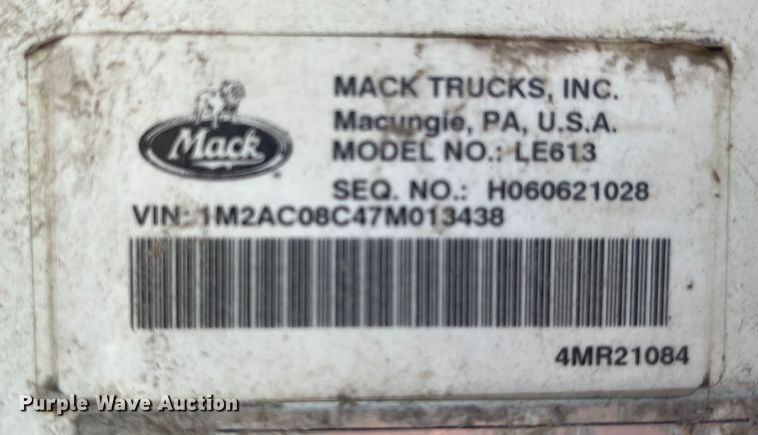 image for item MW9449 2007 Mack LE613 refuse truck