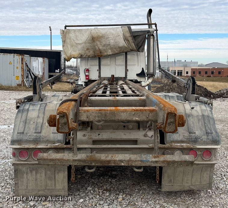 image for item MW9450 2004 Sterling L9500  roll-off container truck