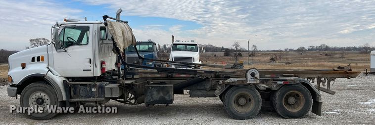 image for item MW9450 2004 Sterling L9500  roll-off container truck