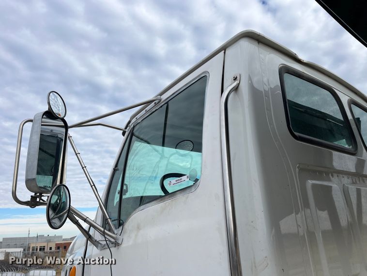 image for item MW9450 2004 Sterling L9500  roll-off container truck