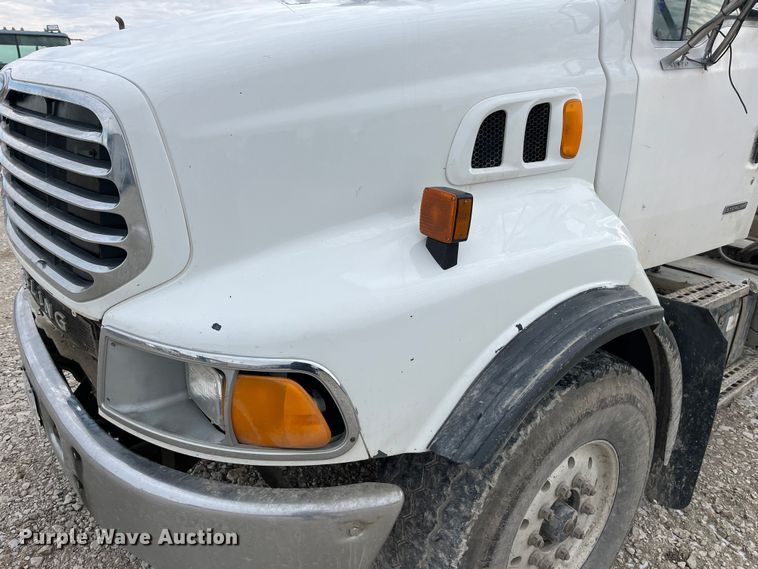 image for item MW9450 2004 Sterling L9500  roll-off container truck