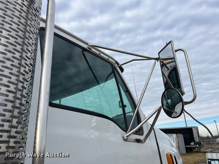 image for item MW9450 2004 Sterling L9500  roll-off container truck