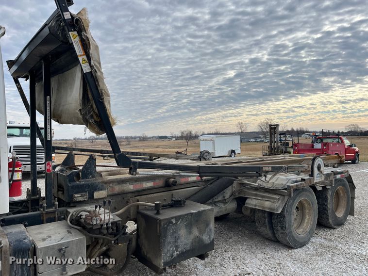image for item MW9450 2004 Sterling L9500  roll-off container truck
