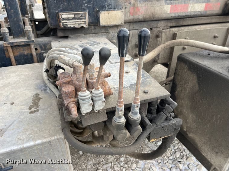 image for item MW9450 2004 Sterling L9500  roll-off container truck