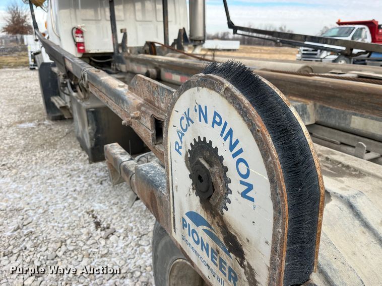 image for item MW9450 2004 Sterling L9500  roll-off container truck