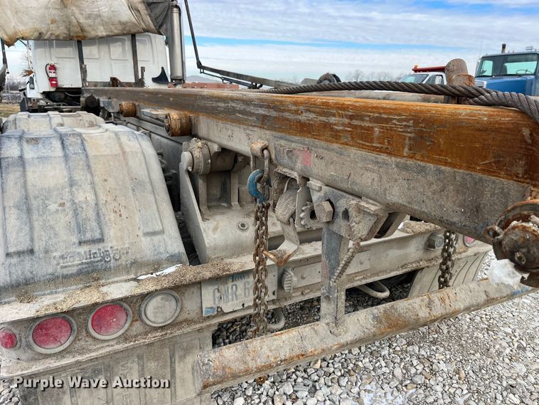 image for item MW9450 2004 Sterling L9500  roll-off container truck