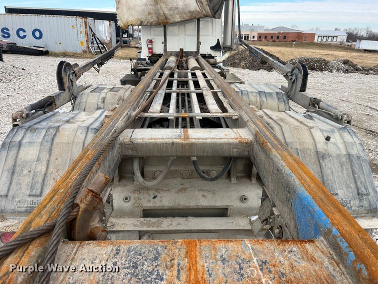 image for item MW9450 2004 Sterling L9500  roll-off container truck