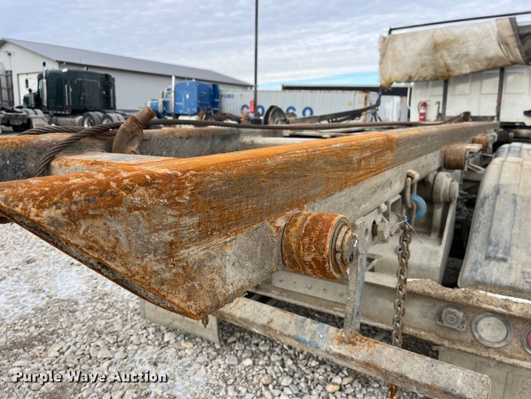 image for item MW9450 2004 Sterling L9500  roll-off container truck