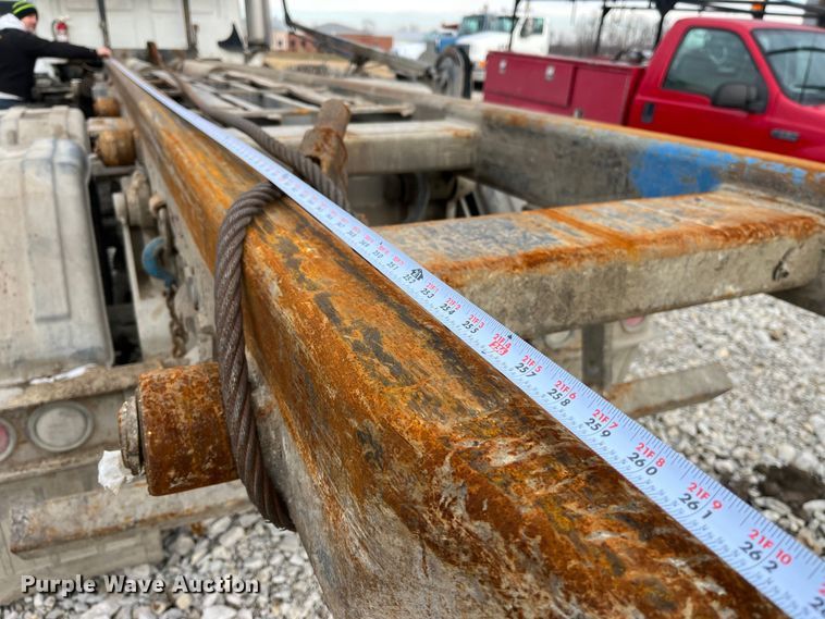 image for item MW9450 2004 Sterling L9500  roll-off container truck