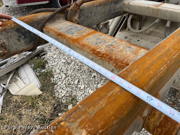 image for item MW9450 2004 Sterling L9500  roll-off container truck