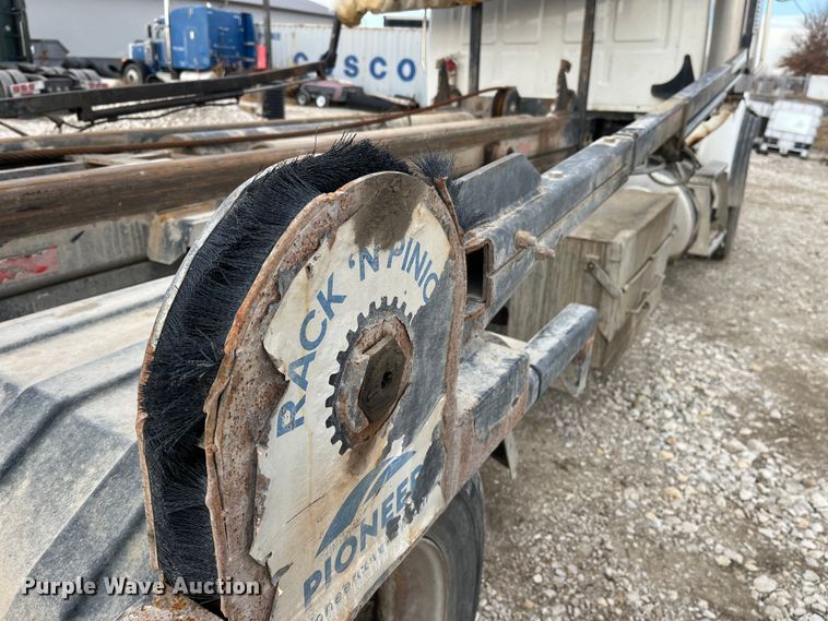 image for item MW9450 2004 Sterling L9500  roll-off container truck