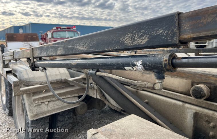 image for item MW9450 2004 Sterling L9500  roll-off container truck