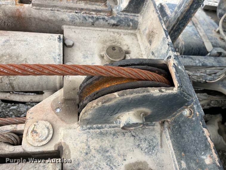 image for item MW9450 2004 Sterling L9500  roll-off container truck