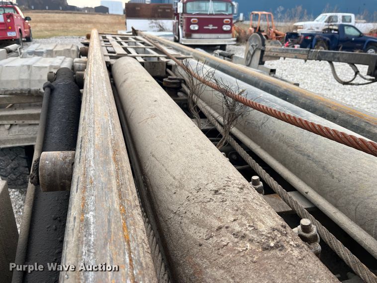 image for item MW9450 2004 Sterling L9500  roll-off container truck