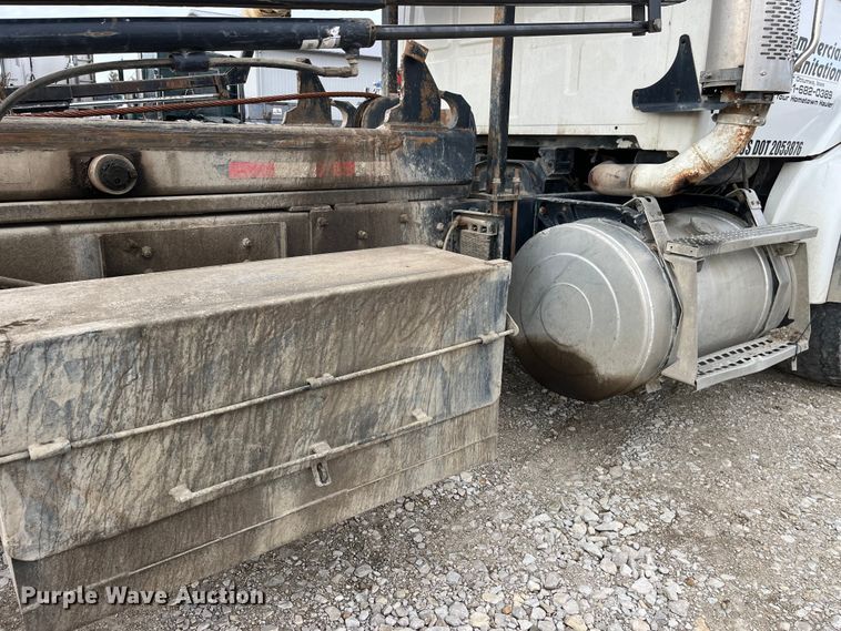 image for item MW9450 2004 Sterling L9500  roll-off container truck