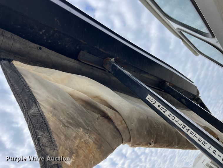 image for item MW9450 2004 Sterling L9500  roll-off container truck