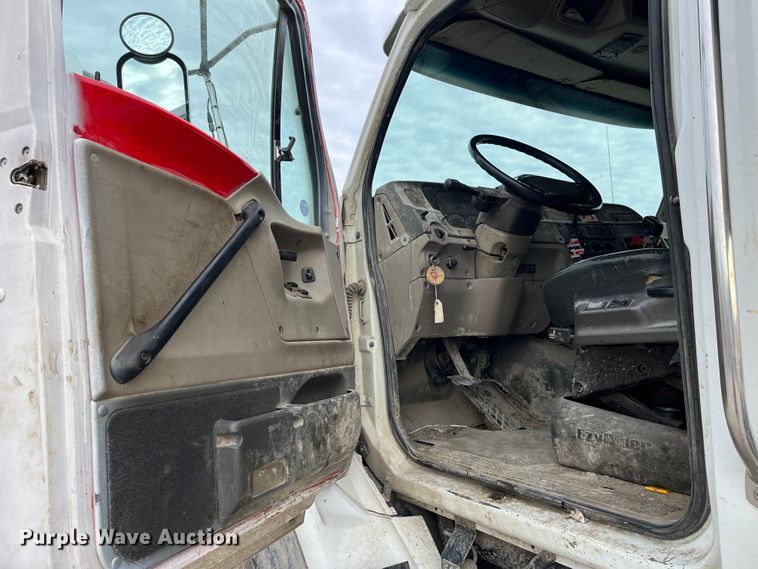 image for item MW9450 2004 Sterling L9500  roll-off container truck