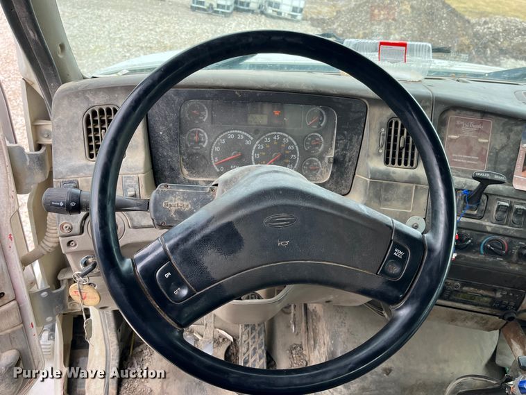 image for item MW9450 2004 Sterling L9500  roll-off container truck