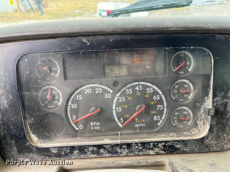 image for item MW9450 2004 Sterling L9500  roll-off container truck