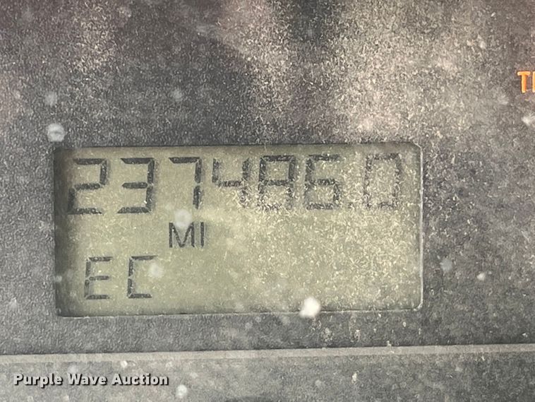 image for item MW9450 2004 Sterling L9500  roll-off container truck