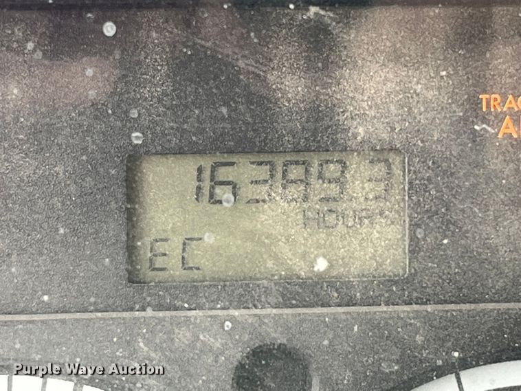 image for item MW9450 2004 Sterling L9500  roll-off container truck