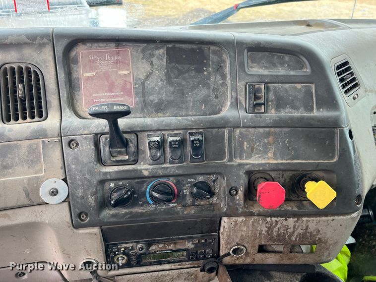 image for item MW9450 2004 Sterling L9500  roll-off container truck