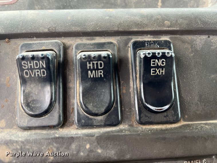 image for item MW9450 2004 Sterling L9500  roll-off container truck