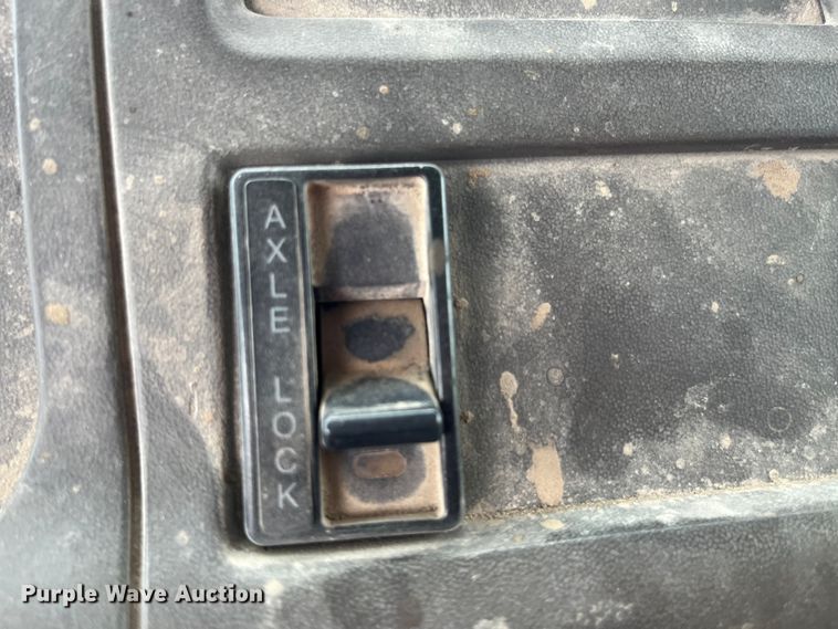 image for item MW9450 2004 Sterling L9500  roll-off container truck