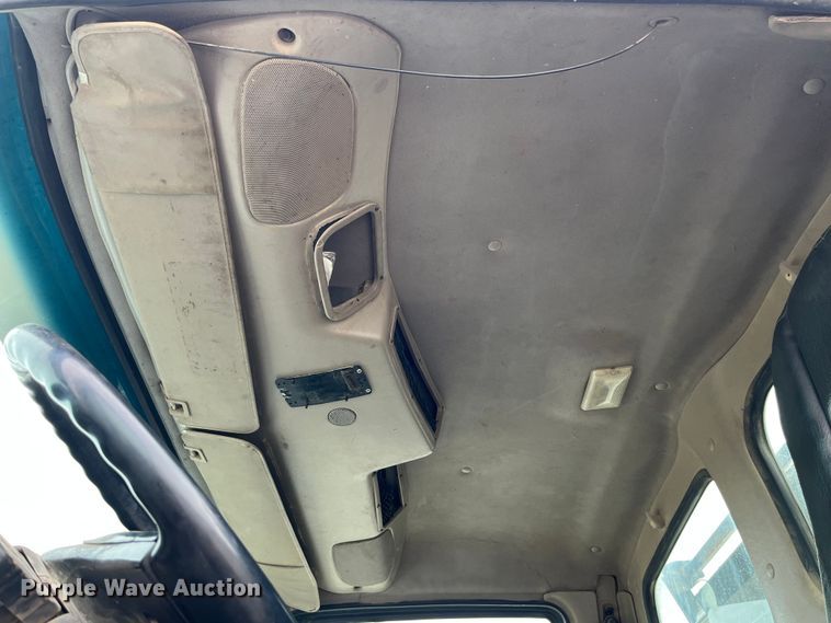 image for item MW9450 2004 Sterling L9500  roll-off container truck