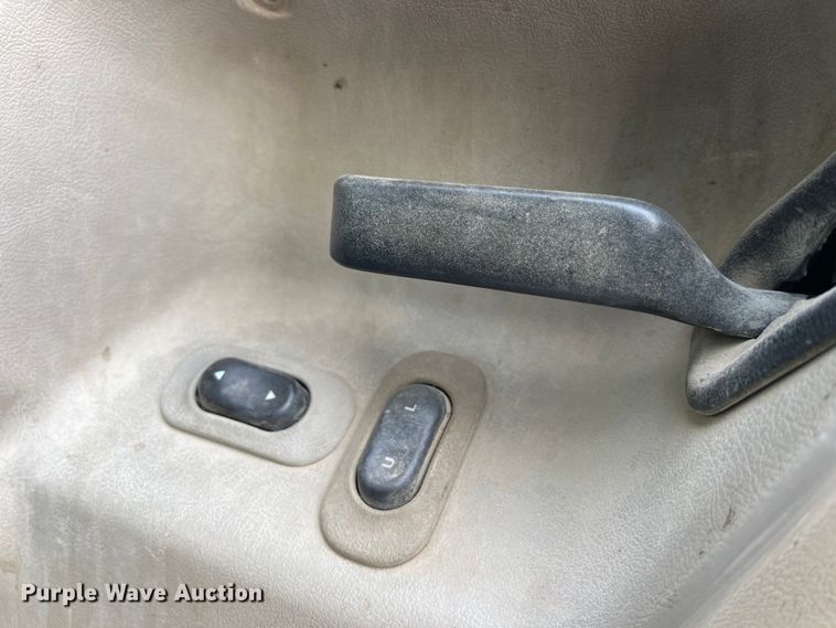 image for item MW9450 2004 Sterling L9500  roll-off container truck