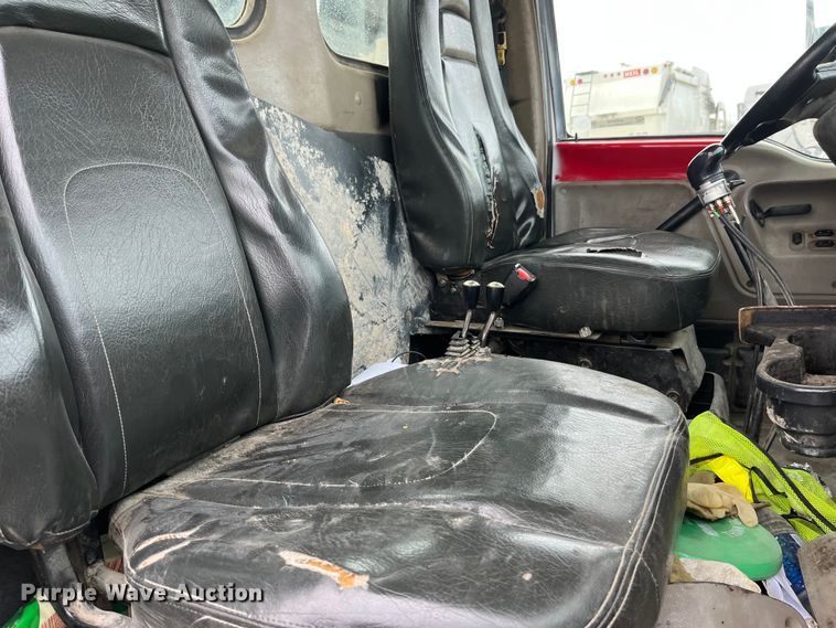 image for item MW9450 2004 Sterling L9500  roll-off container truck