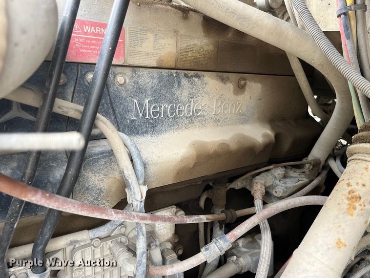 image for item MW9450 2004 Sterling L9500  roll-off container truck