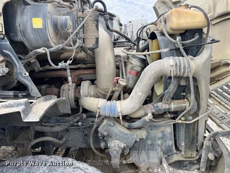 image for item MW9450 2004 Sterling L9500  roll-off container truck