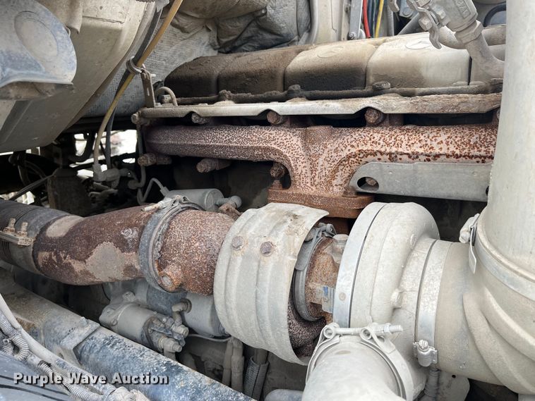 image for item MW9450 2004 Sterling L9500  roll-off container truck