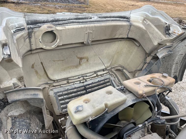 image for item MW9450 2004 Sterling L9500  roll-off container truck