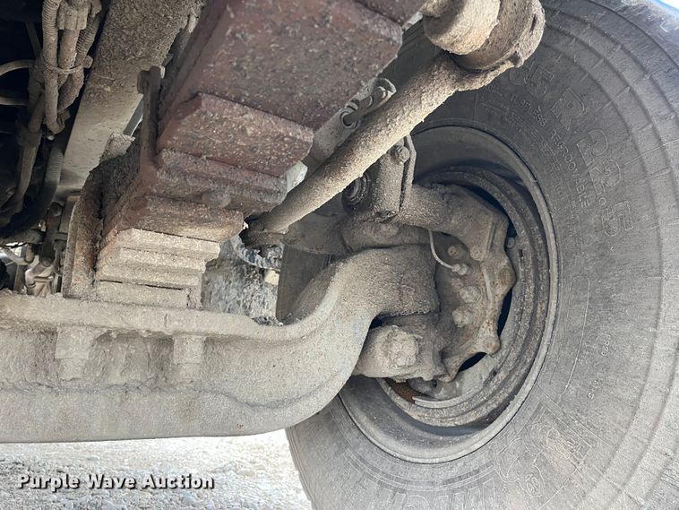 image for item MW9450 2004 Sterling L9500  roll-off container truck