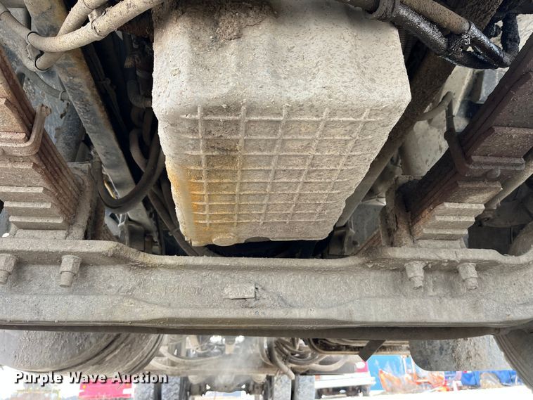 image for item MW9450 2004 Sterling L9500  roll-off container truck