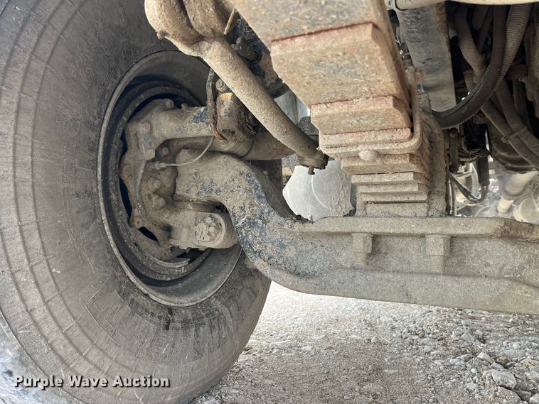 image for item MW9450 2004 Sterling L9500  roll-off container truck