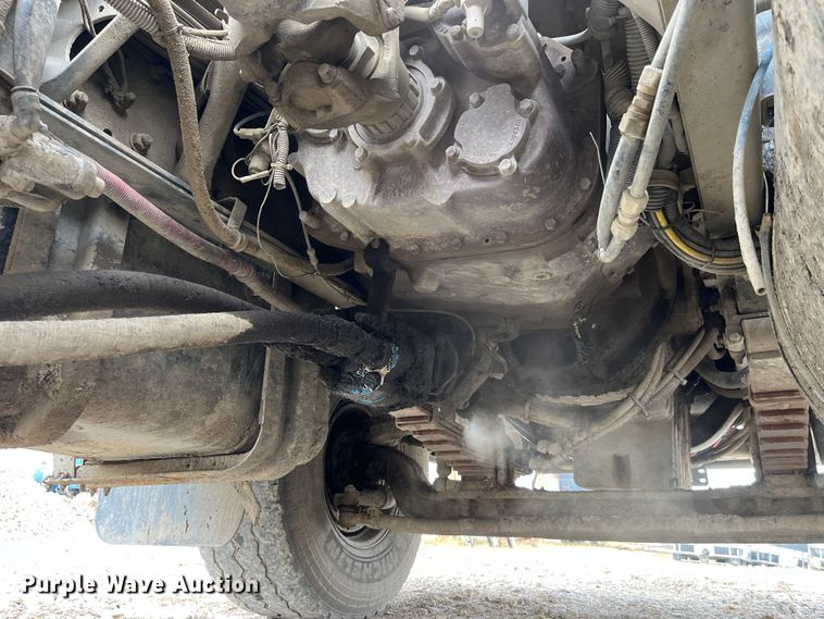 image for item MW9450 2004 Sterling L9500  roll-off container truck