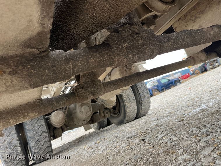 image for item MW9450 2004 Sterling L9500  roll-off container truck