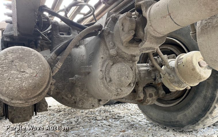 image for item MW9450 2004 Sterling L9500  roll-off container truck