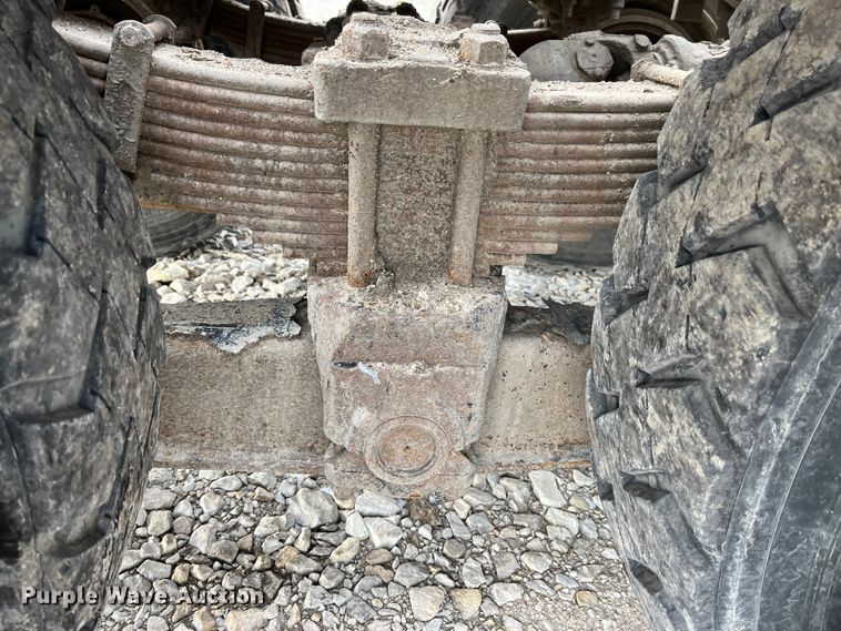 image for item MW9450 2004 Sterling L9500  roll-off container truck